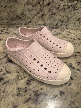 Native Jefferson Toddler Girls Size C13 Dusty Rose Pink Water Shoes